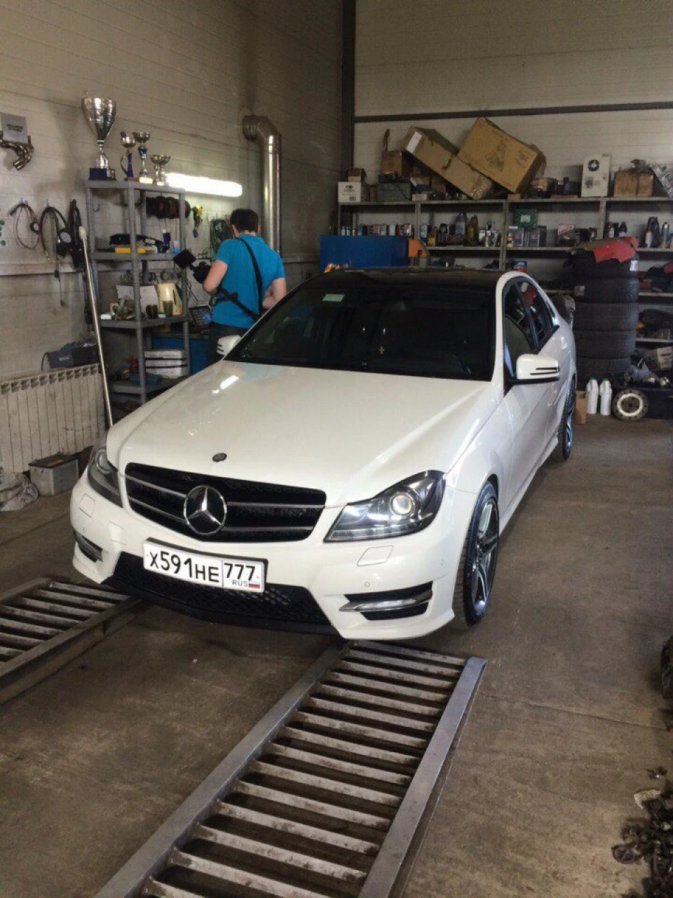 Губа w204 в чорний глянець