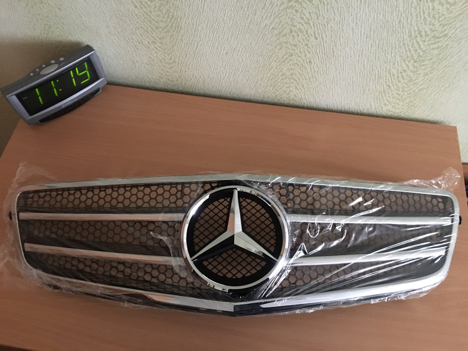Грати радіатора C63 AMG 1