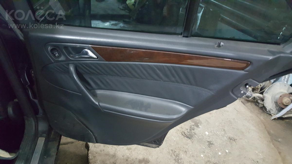 шукаю мануал зі зняття дерев'яних панелей в салоні w203 3