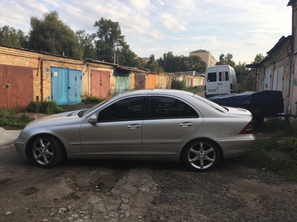 тонування, заглушка SRS у двері, ковпачок у диск та замовлення сервісної кришки двигуна 1