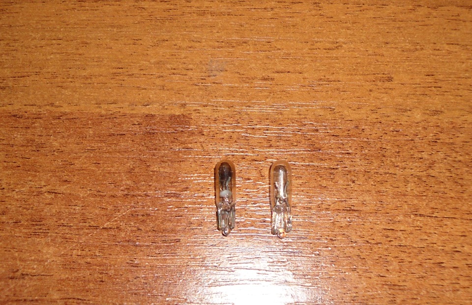 Лампочка підсвічування попільнички та прикурювача 1