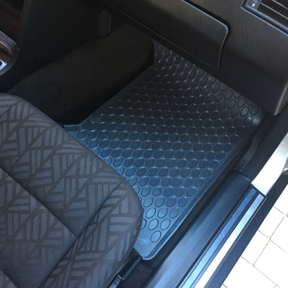 килимки на w202 від w210 4matic (оригінал) 4
