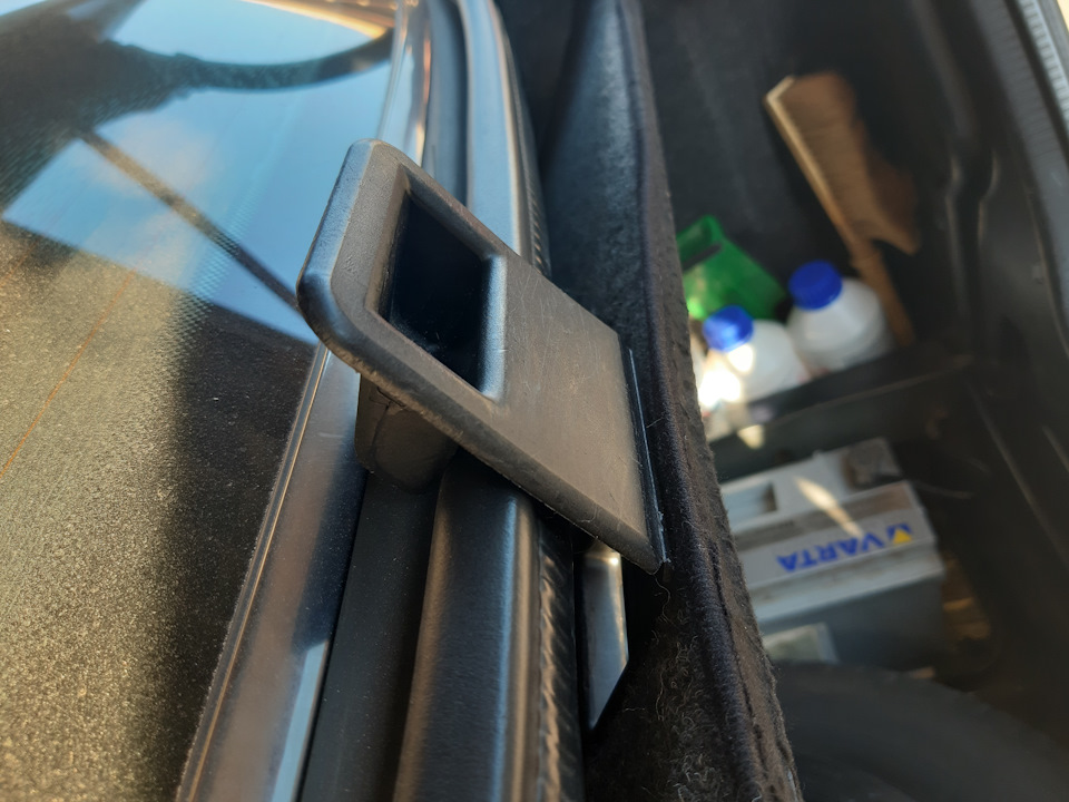 Ручка для твердого килимка багажника A 208 684 01 35 7c45 3