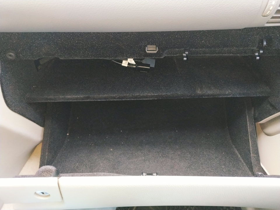 Куди сховав USB роз'єм + слот під цим карту 3