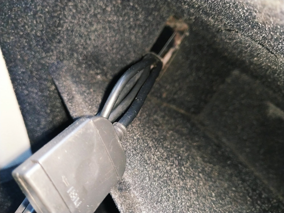 Куди сховав USB роз'єм + слот під цим карту 2