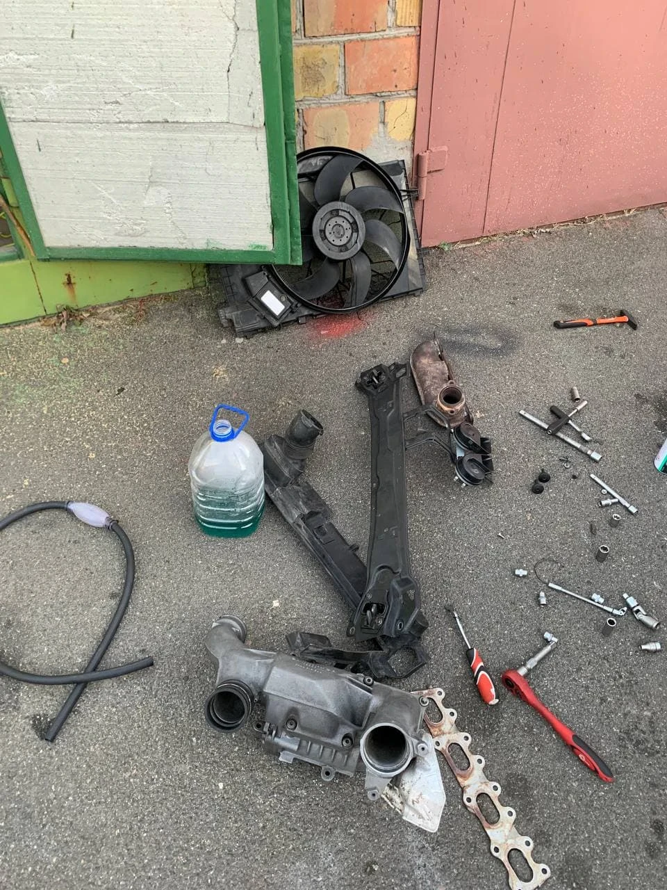 Заміна прокладки випускного колектора w203