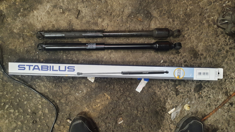 Демфер руль w124 w202. Stabilus або німецькі граблі) 1