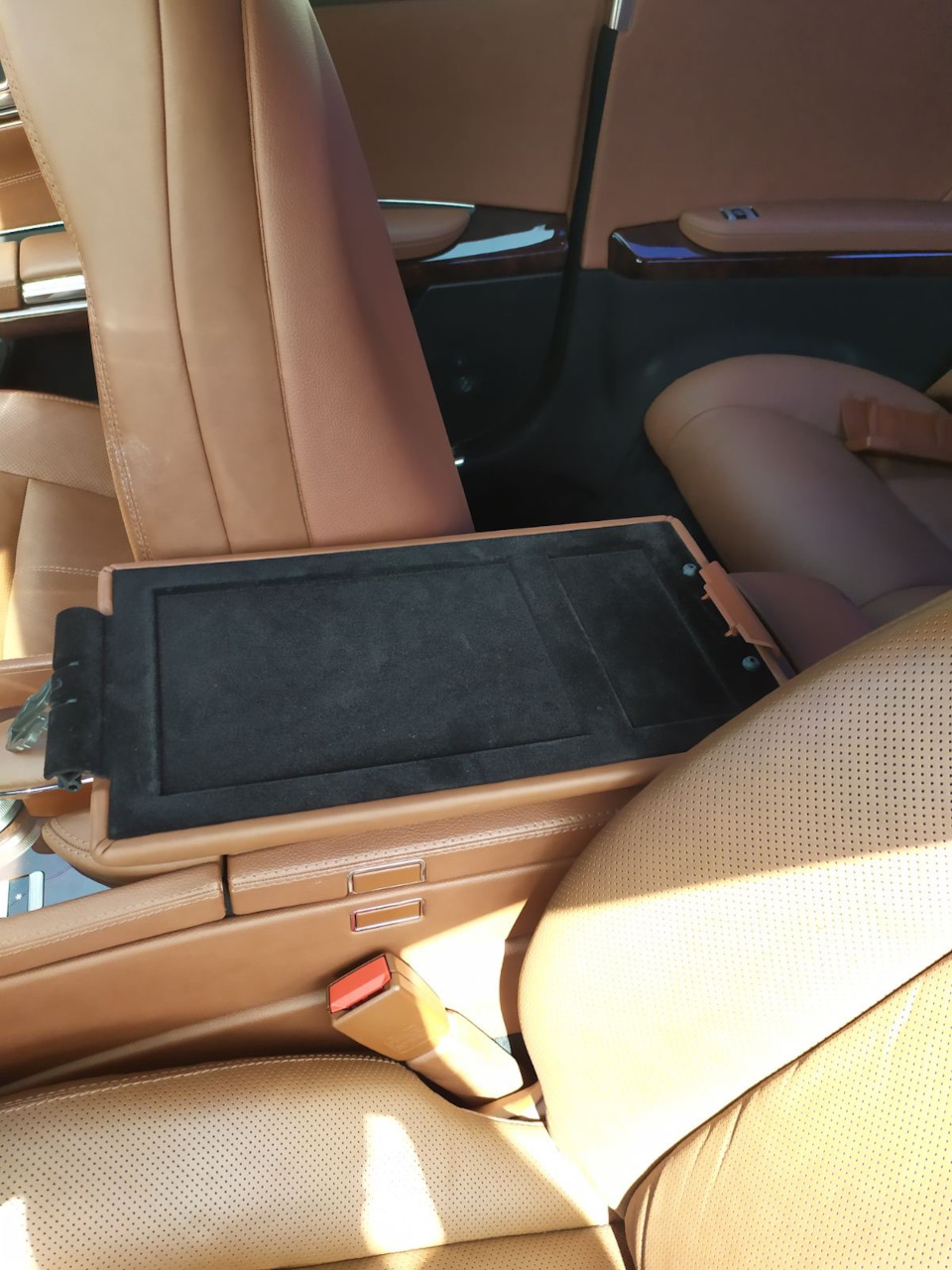 17. Ремонт заднього підлокітника 4