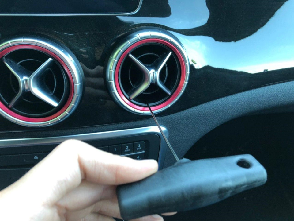 Дістаємо застряглий диск (ні) з Mercedes Comand 1