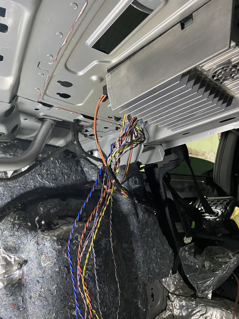 Установка Harman Kardon Logic 7 CLA 250 3