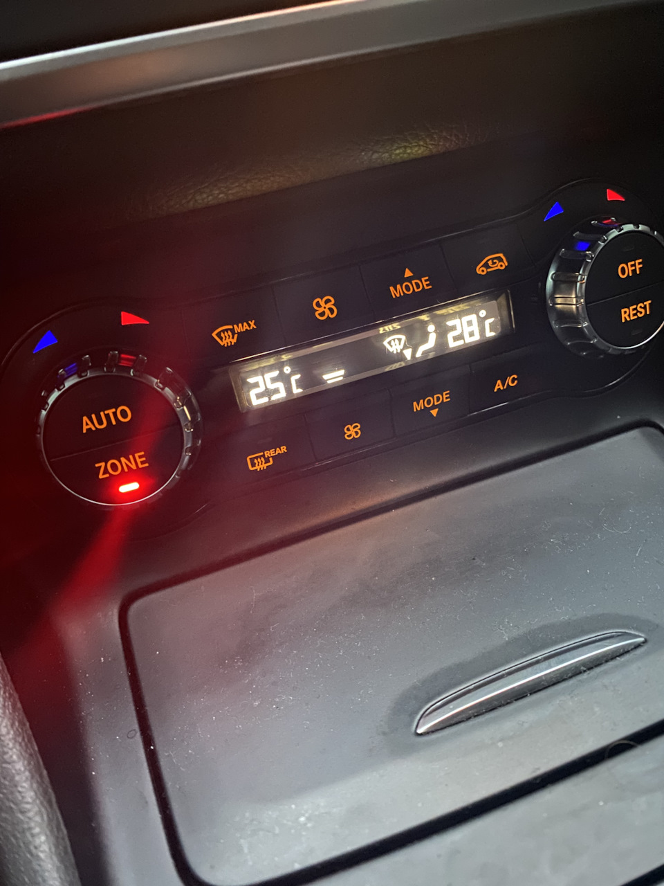 Заміна блоку клімату Mercedes CLA250 1