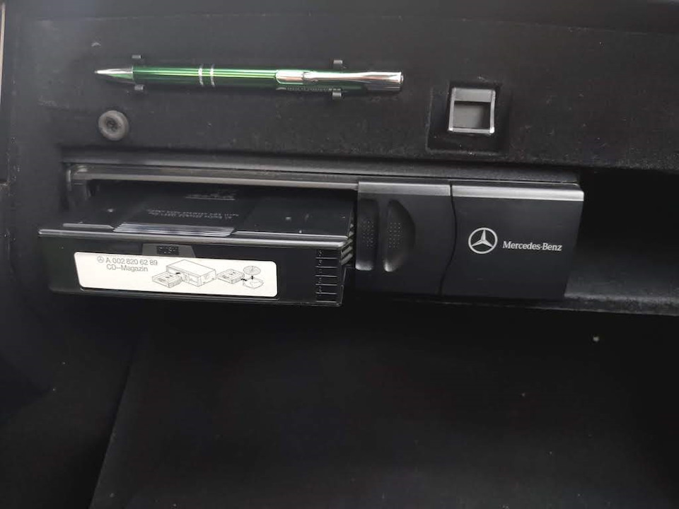 Японська COMAND: Bluetooth, MP3, WMA, USB, AUX, SD Card 1