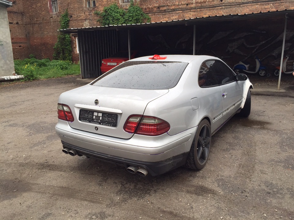 голий CLK 4