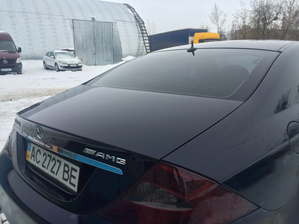 Встановлення задньої бленди та шаблі на багажник CLS500 3