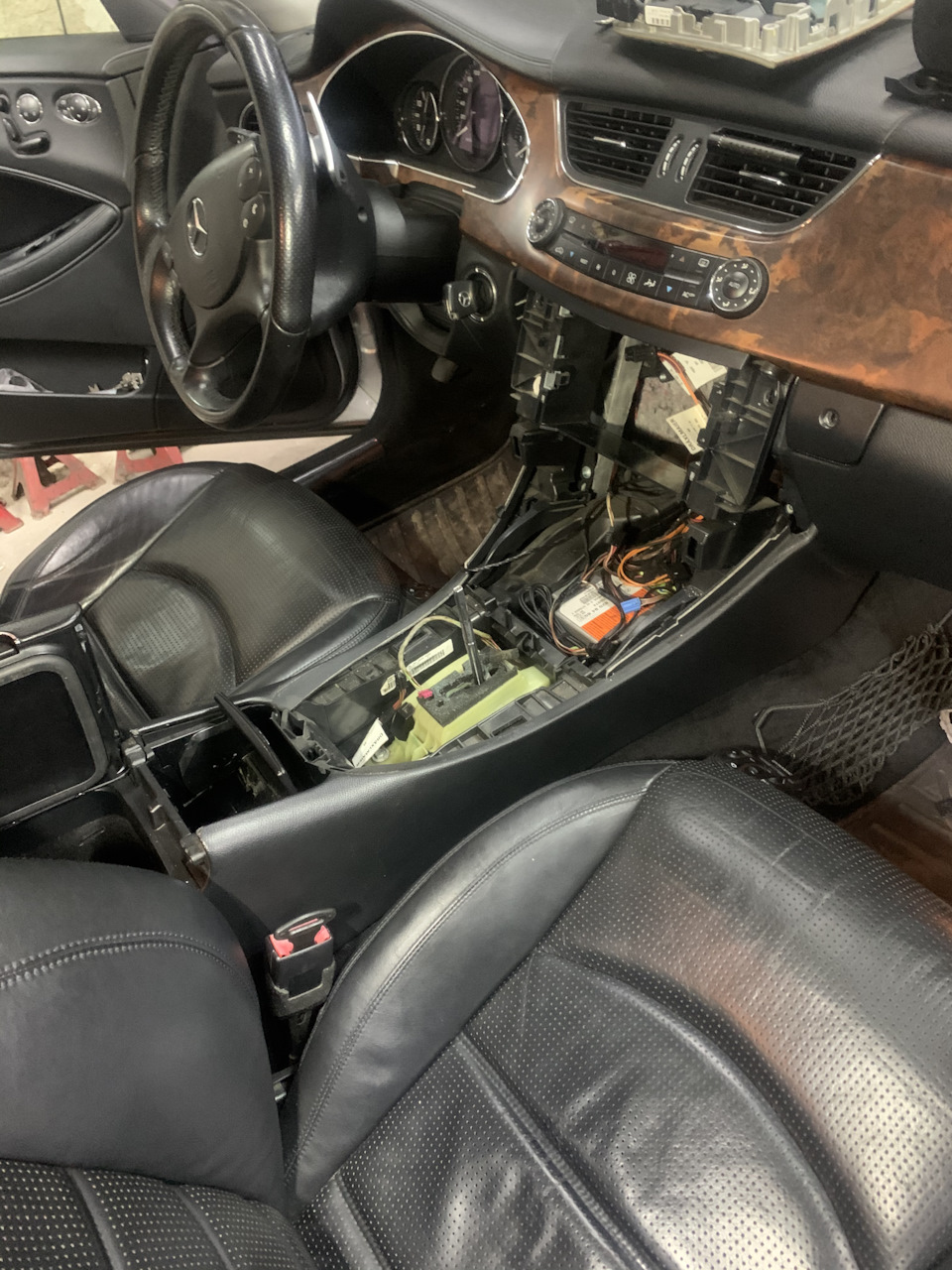 CLS w219 підлокітник Америка 3