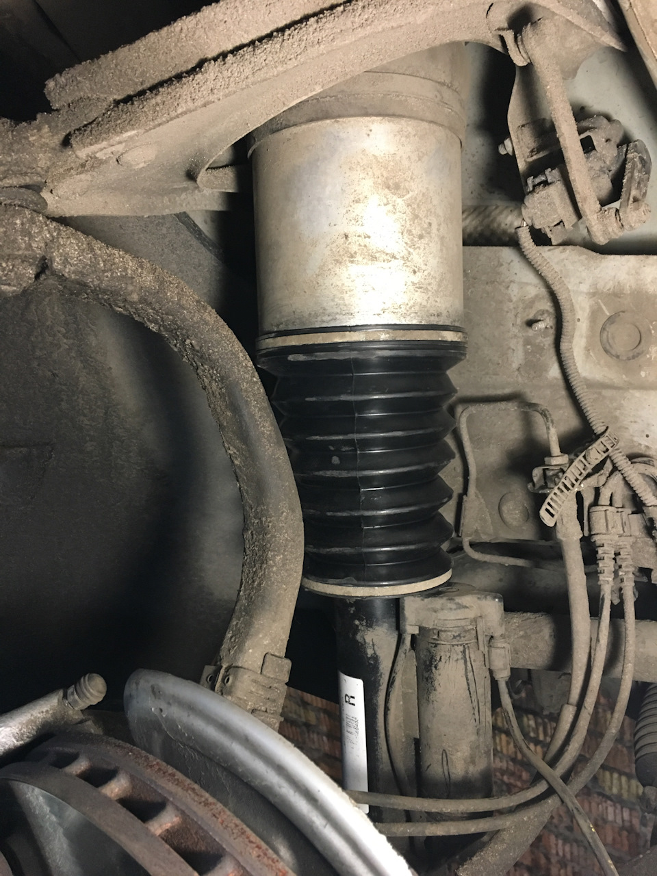 CLS500 w219 пильник передньої пневмо стійки А211 327 00 92 1