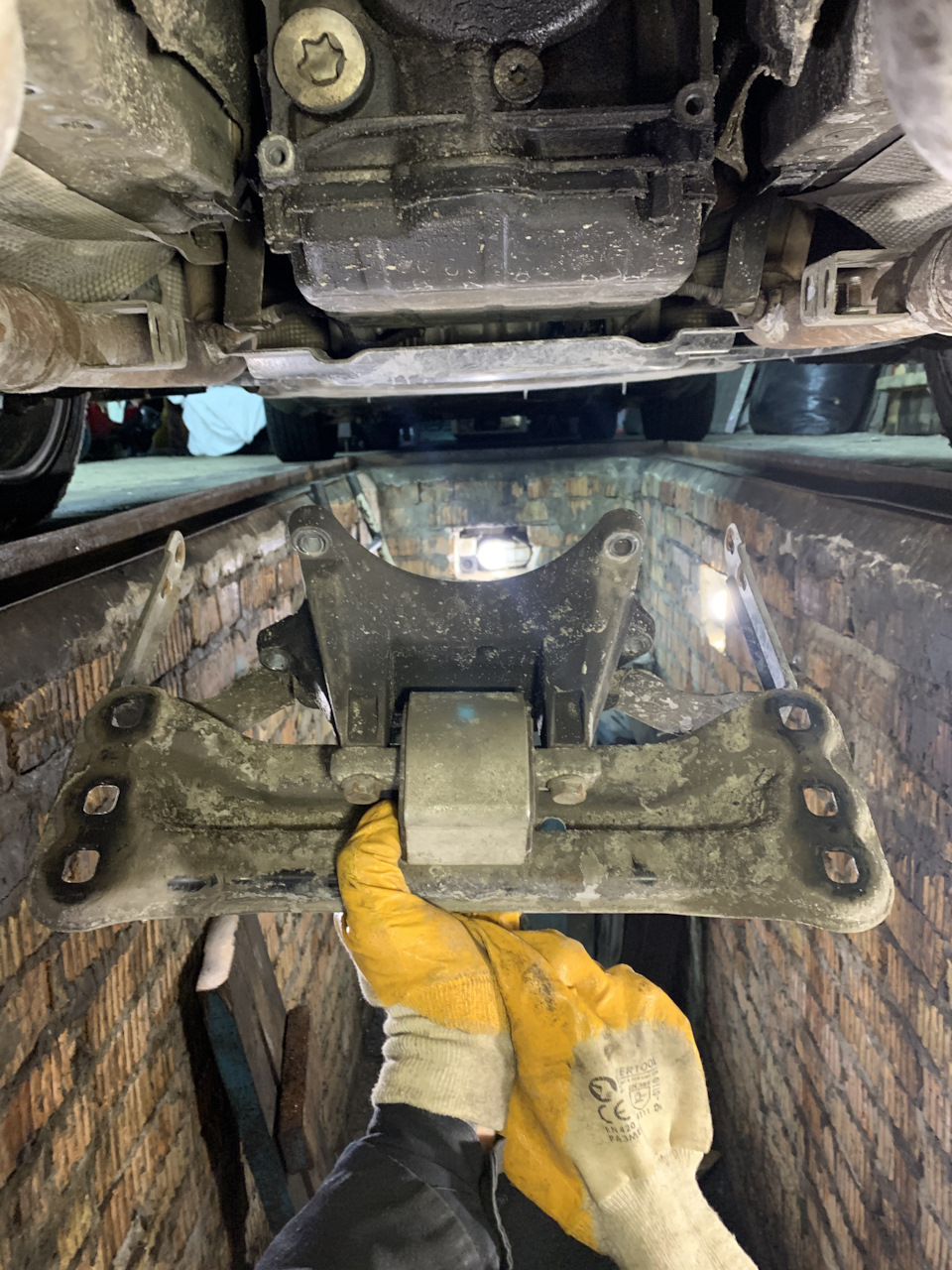 Cls500 w219 сальник хвостовика А0239978747 та еластичка А2034110015 4