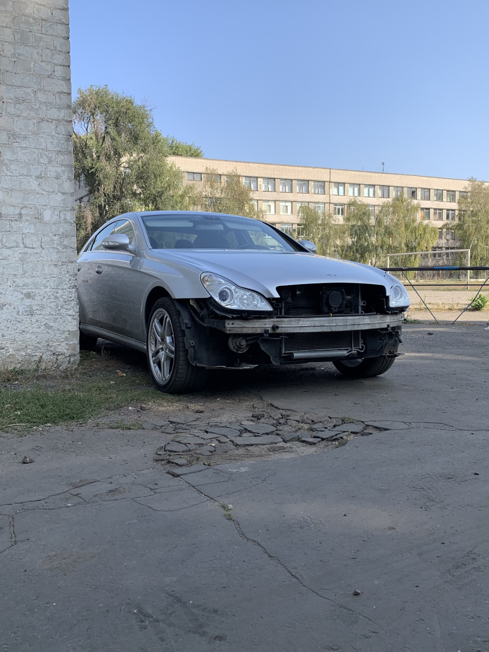 Mercedes cls500 w219 Фарбування бампера, порогів та зад арок 4