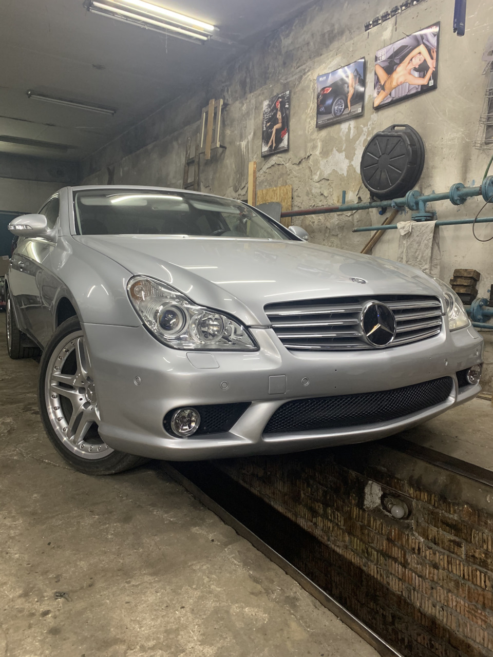 Mercedes cls500 w219 Фарбування бампера, порогів та зад арок 1