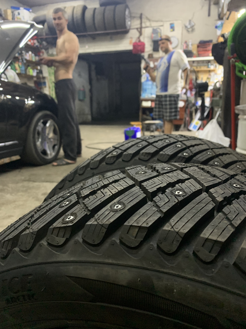 Mercedes cls500 w219 зимова гума Goodyear ultragrip 245/45r17 5