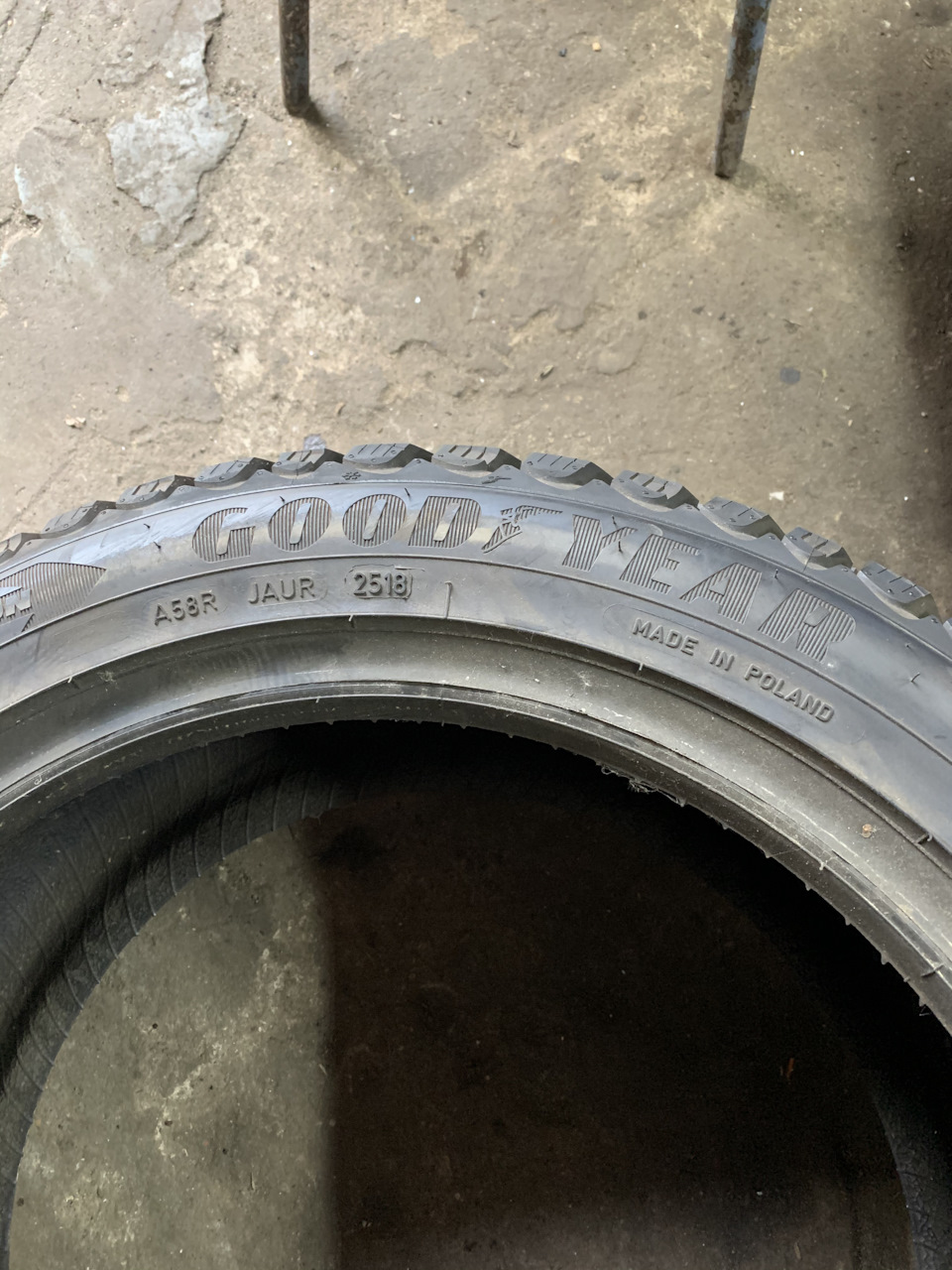 Mercedes cls500 w219 зимова гума Goodyear ultragrip 245/45r17 2
