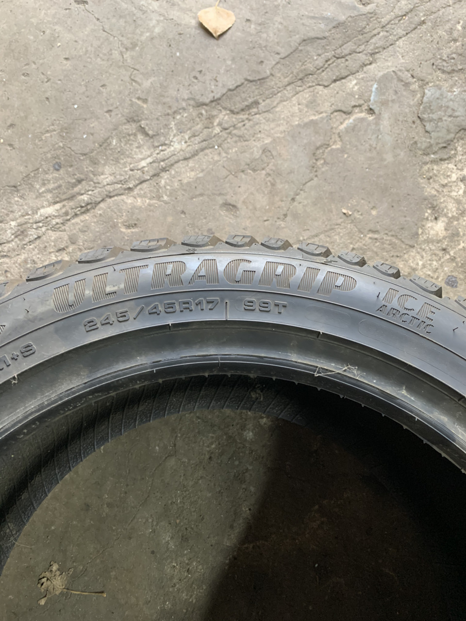 Mercedes cls500 w219 зимова гума Goodyear ultragrip 245/45r17 3