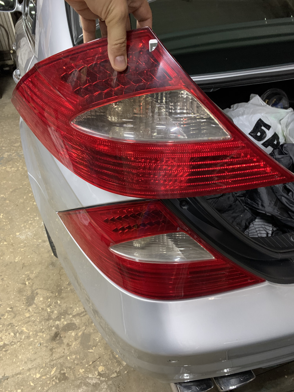 Mercedes w219 заміна заднього ліхтаря А2198200164 1