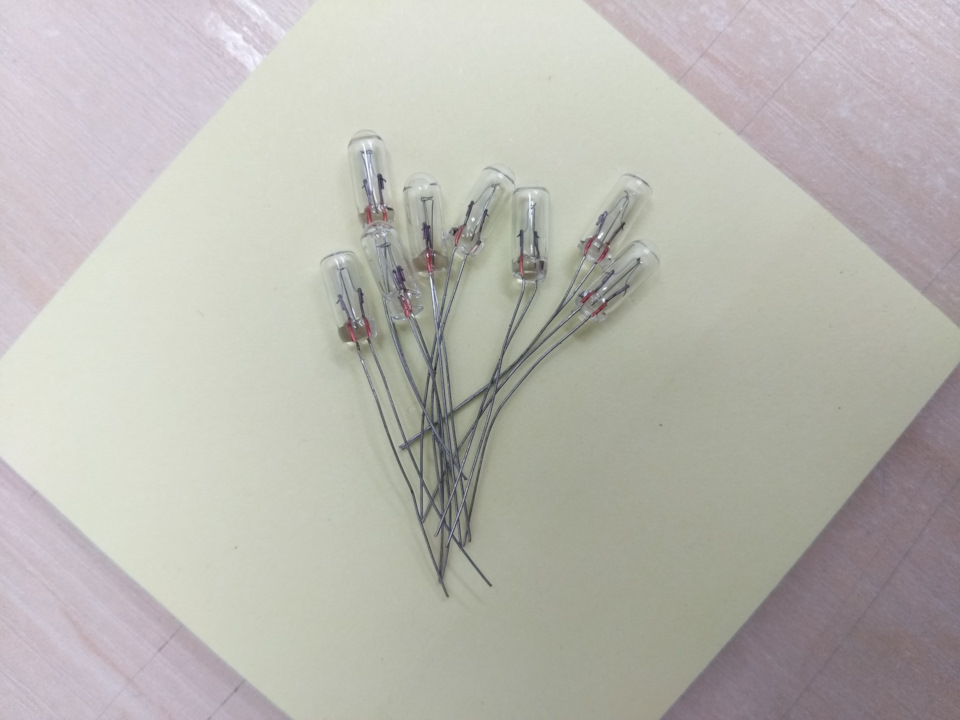 Лампочки 12v 0.5w в торпедо w124 1