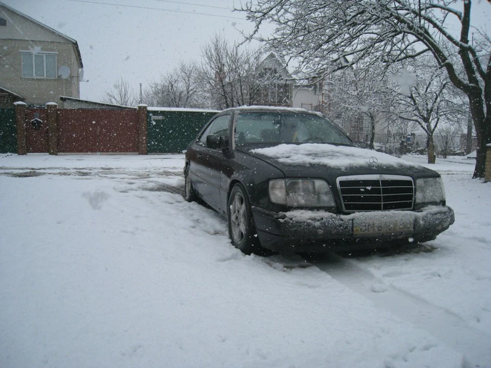 Кінець березня, сніг.