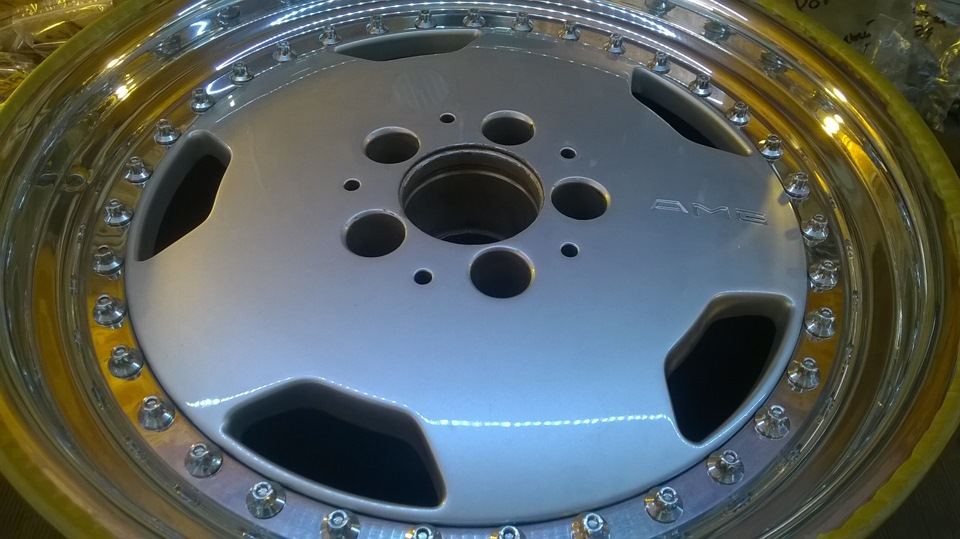 Зараз докладніше про AMG Aero 3 Piece by OZ Racing! 1