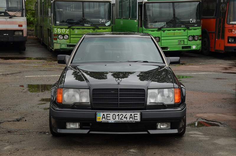Вічний суперечка-дорейстайл або рестайл Mercedes-Benz 124 Coupe 2