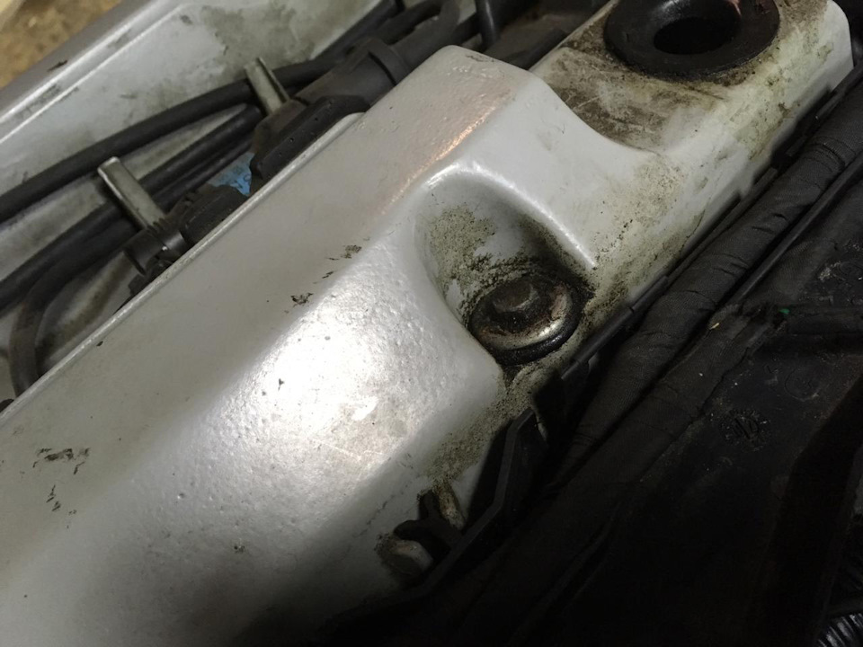 3.6 AMG. Клапанна кришка 2