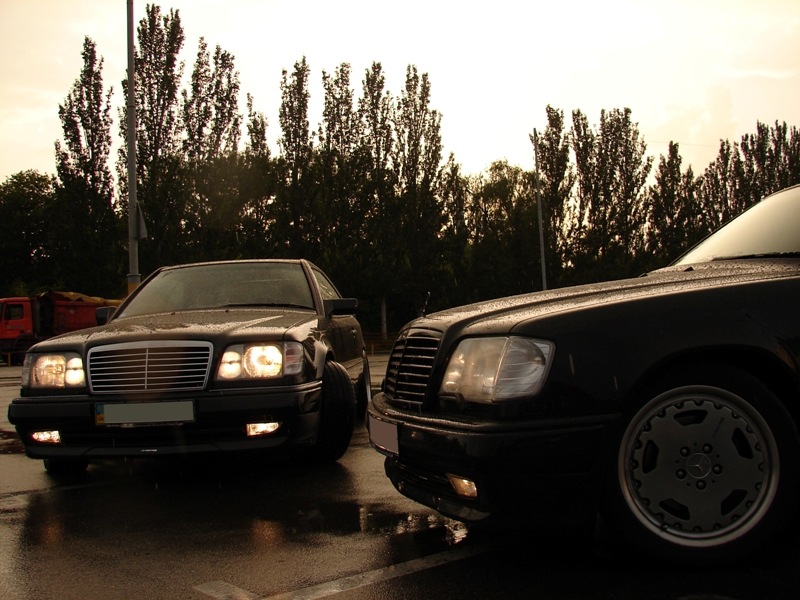 Два w124 coupe AMG style 3