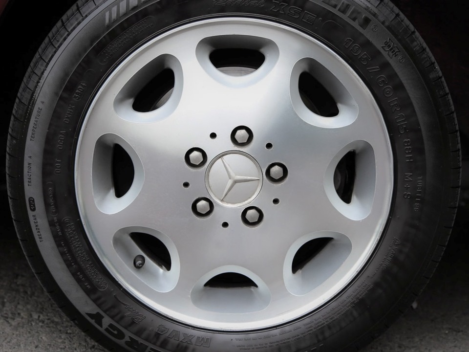 Довгі колісні болти Mercedes-Benz 124 126 129 201 202 4