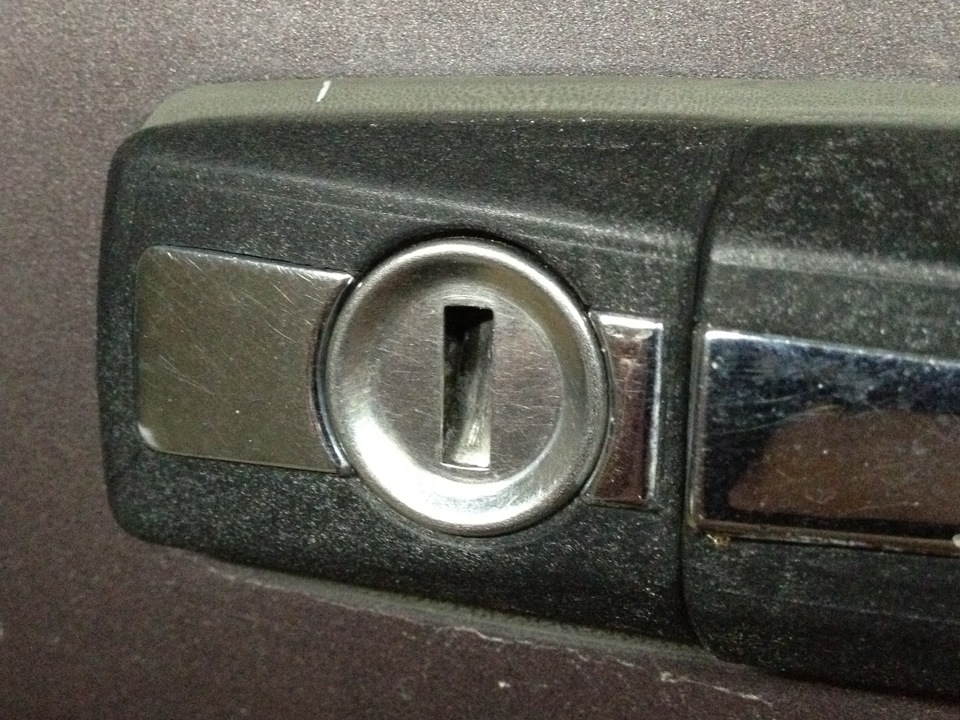 Ремонт личинки замку правих дверей W124 1