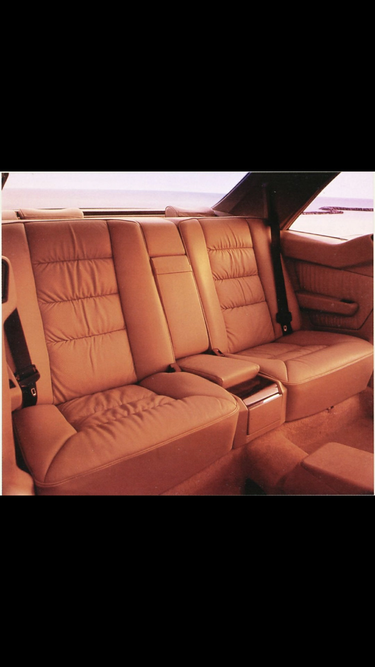 Листі старі буклети з салонами w124 1