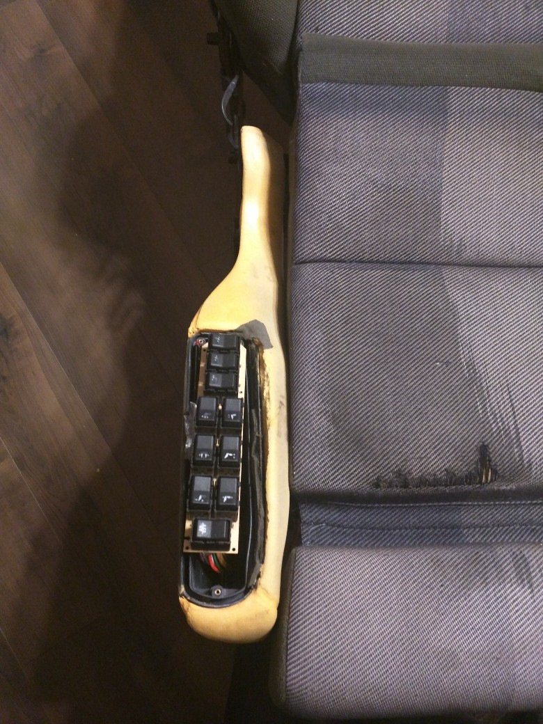 Вилучення кишені пульта Recaro CSE 2