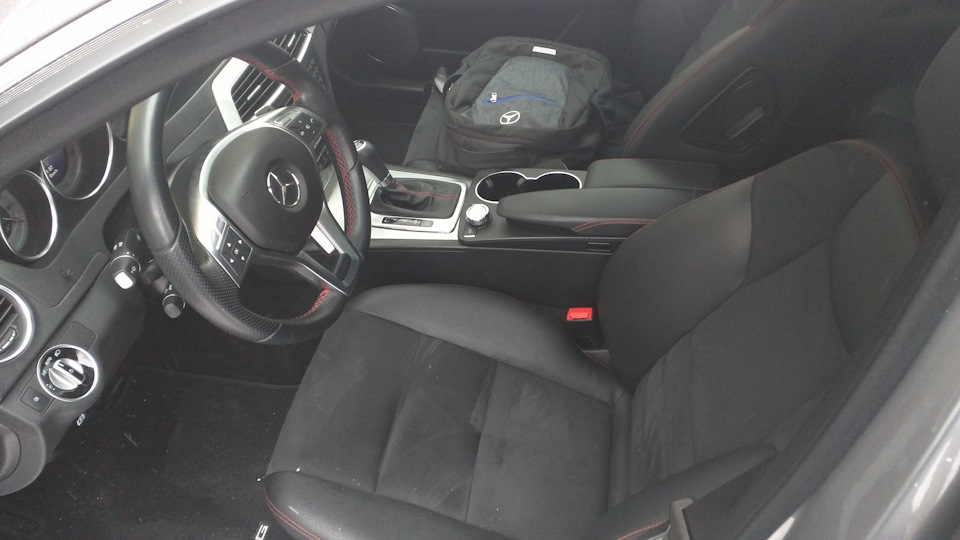 Нова іграшка W204 C250 AMG 2