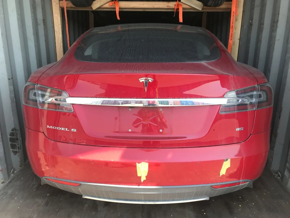 Приїхав Гаджет для чоловіків Tesla Model S