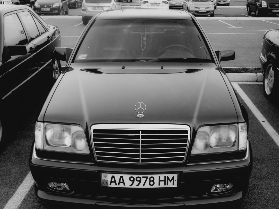 W124 Coupe WALD Designo Graphite Metallic & W124 Coupe AMG Blauschwarz Metall 5