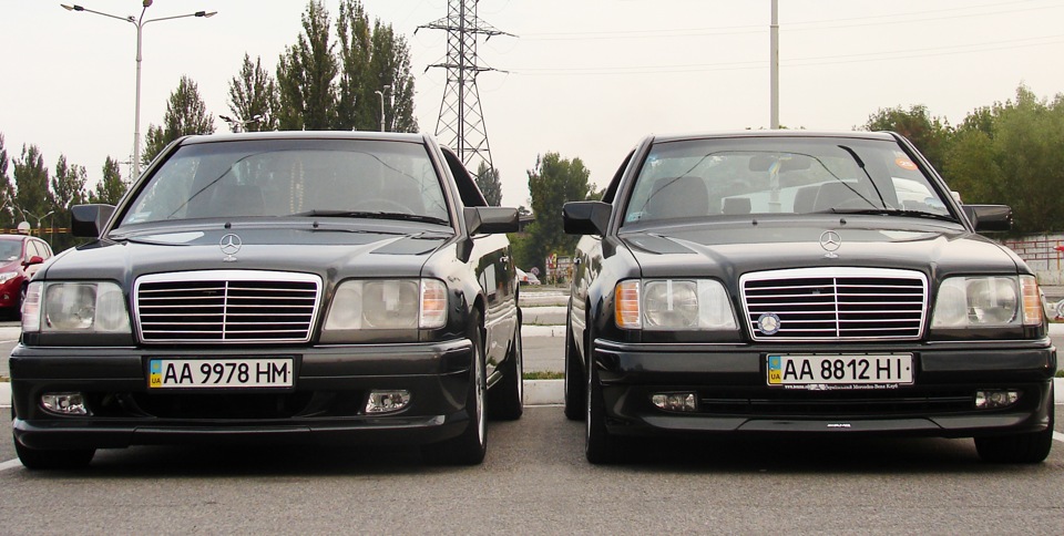 W124 Coupe WALD Designo Graphite Metallic & W124 Coupe AMG Blauschwarz Metall 1