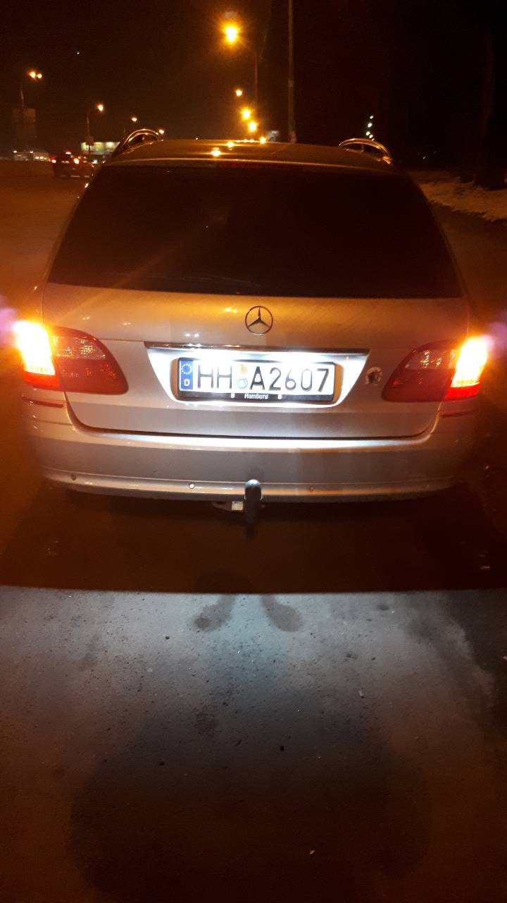 Накладки на педалі AMG та LED 2