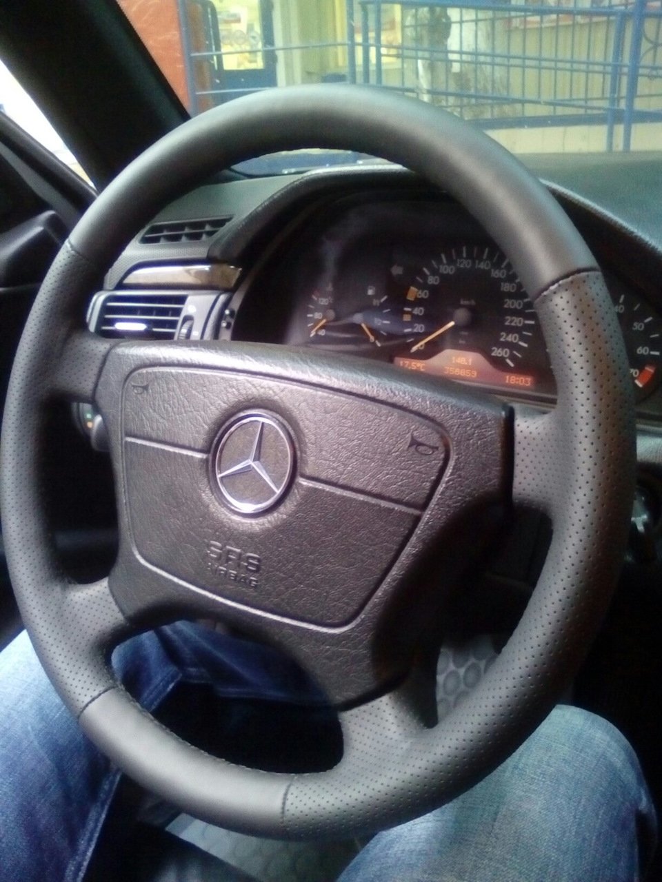 Mercedes w210 Перетягнув кермо та ручку МКПП 1