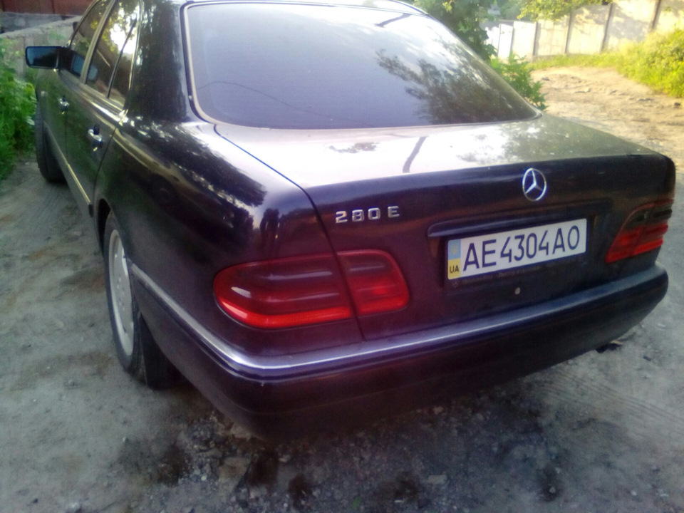 Mercedes w210 Встановив задні ліхтарі з Avantgarde темні. 3