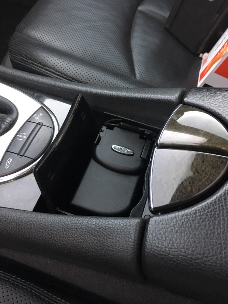 Mercedes W211 B 66 92 0118 Підсклянник викидушечка))) 1