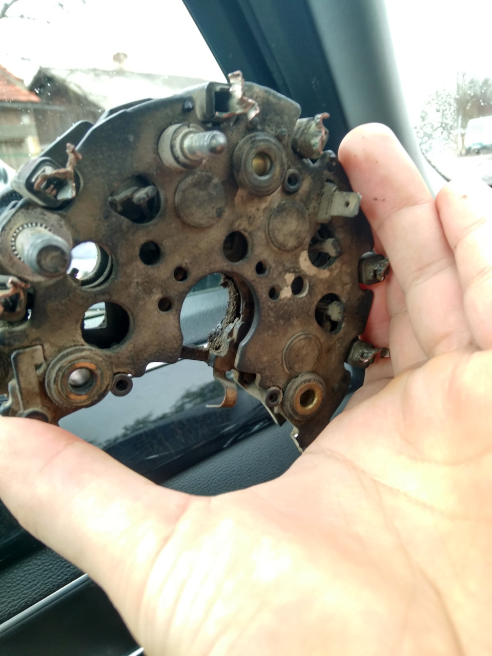 Отказ генератора Bosch 90A 3