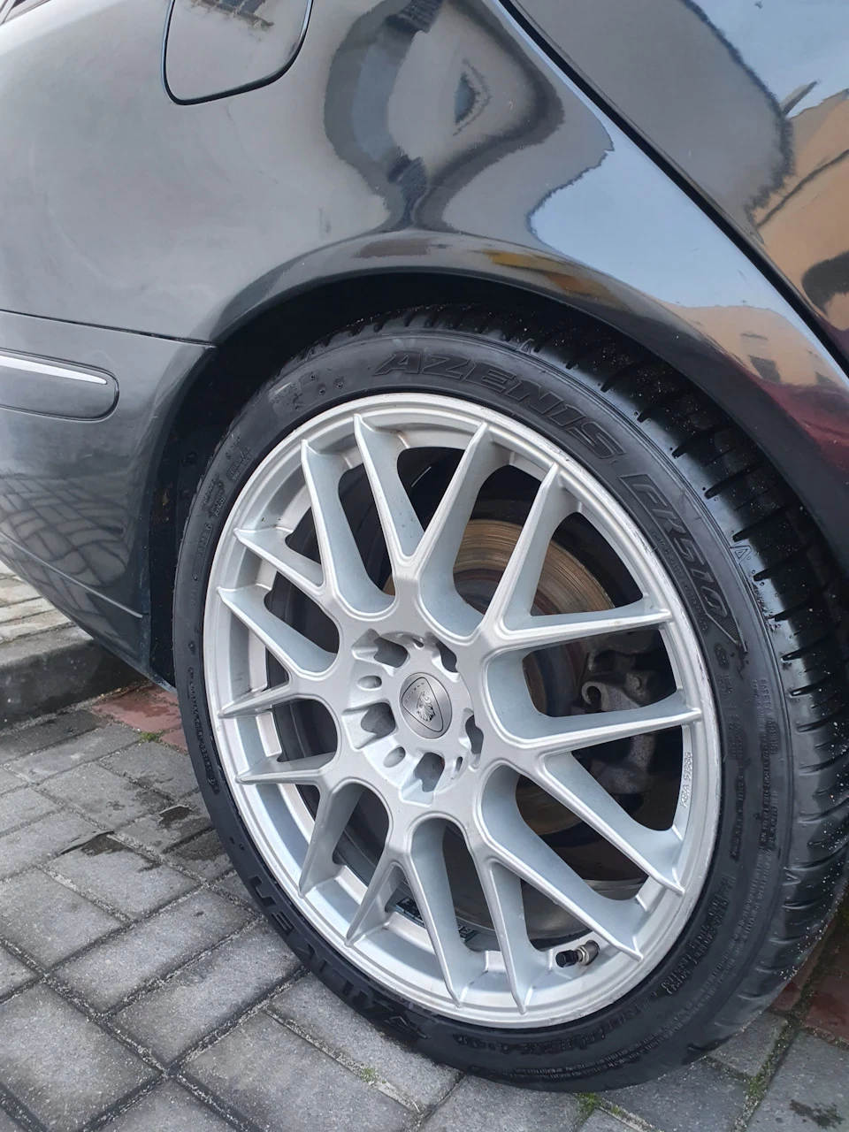255/35/19 на задню вісь.