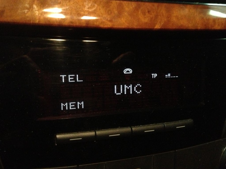 Телефон у машині 3
