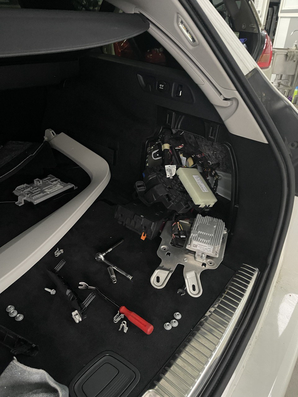 W213 універсал після тонування задньої частини не бачить ключ 1