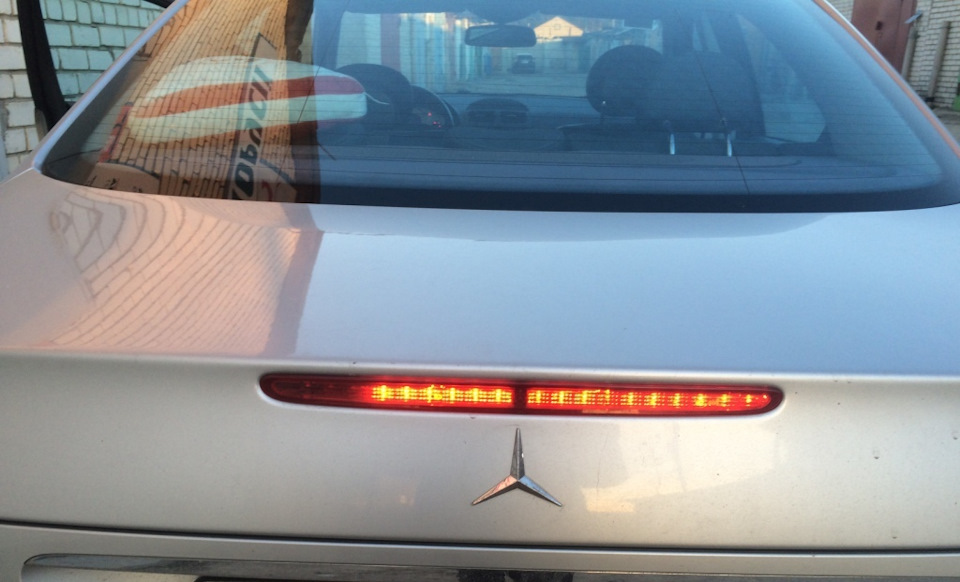 W211. Ремонт світлодіодного стоп-сигналу. 1